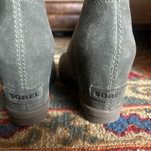 Sorel Wedge Suede Ankle Boots size Color: Dusty Olive Size: 9.5